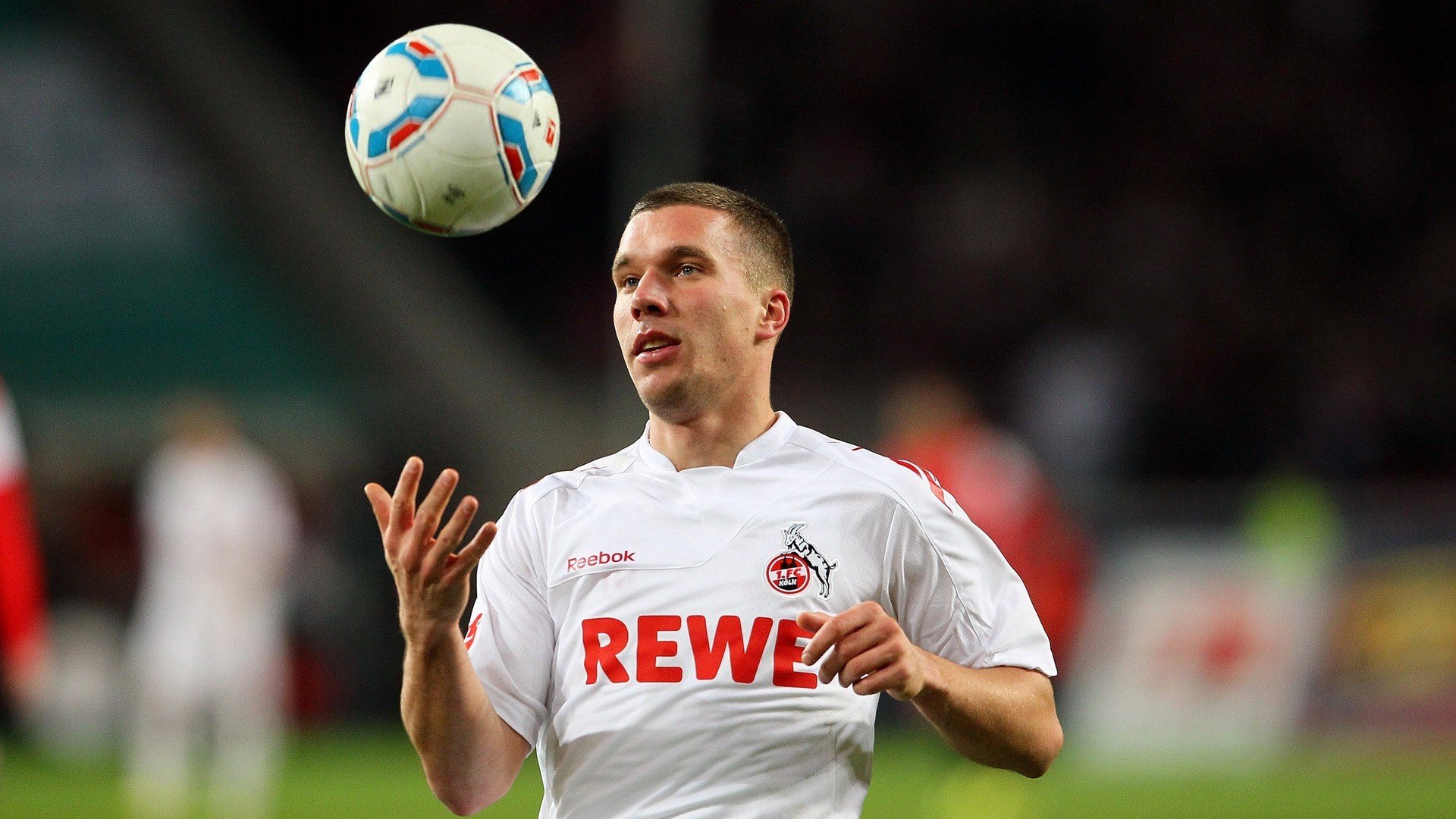 英超争冠临近利物浦与曼城并肩稳步前行 每场比赛审视压力，英超利物浦对曼城时间